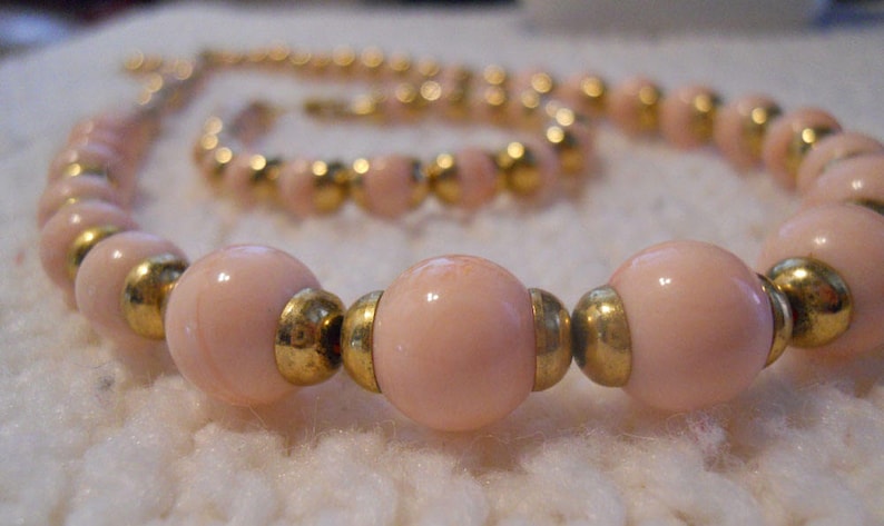 AVON Pink Necklace and Bracelet Set Nice for Day time Tea Gold Tone Metal Mottled Bead Necklace with a smaller bead Bracelet