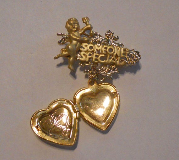 AJC Cupid Someone Special Locket Brooch Pin Gold Plated New Vintage on Card Made in USA Angel Gift American Jewelry Chain Company