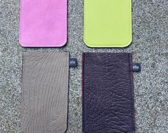 Leren insteekhoesjes voor iPhone SE, 6,7 ook heel goed voor je bril/zonnebril