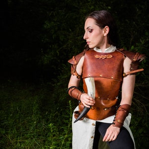 Women&#39;s Full Braided Suit Leather Armor (Customize Yours With Multiple Leather & Metal Colors)