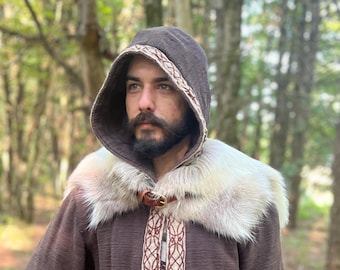 Reindeer Fur Shoulder Mantle, Viking Capelet for the Ren Faire, Viking Weddings