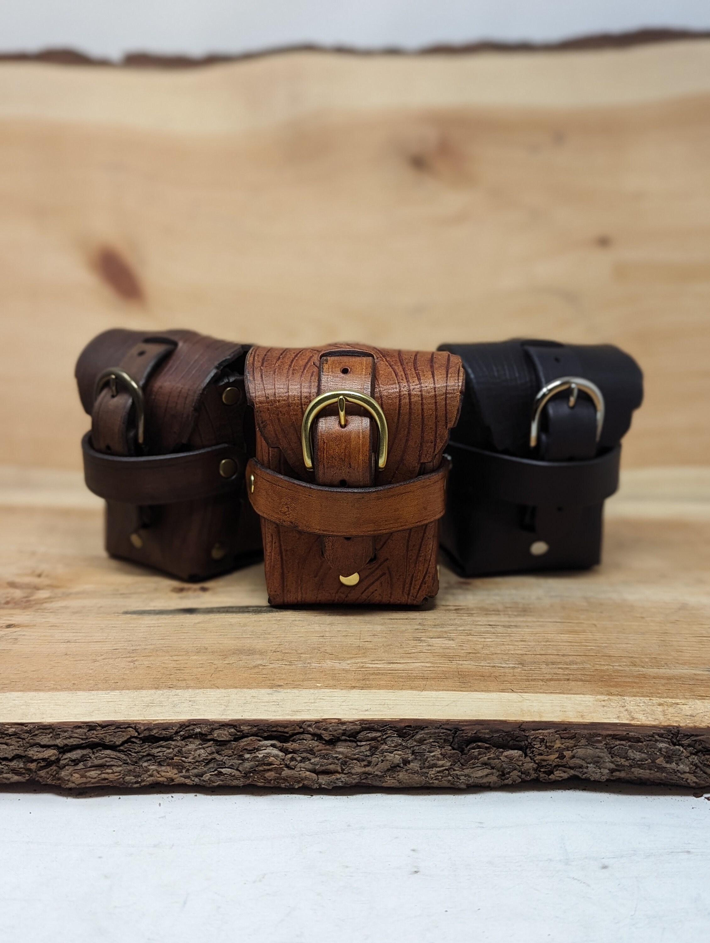 Leather Wood Bark Design Leather Belt Pouch with Buckle Leather Wood Bark Design Leather Belt Pouch with Buckle