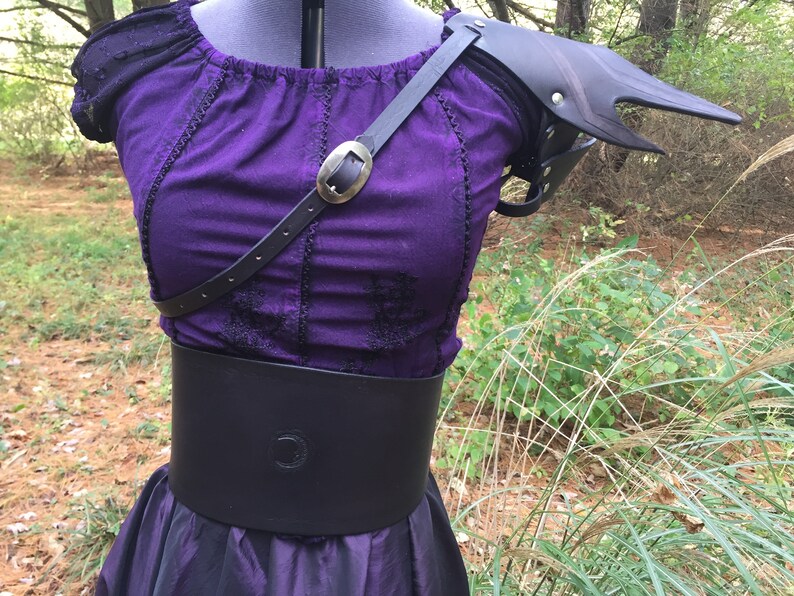 Vampire Black Leather Women's Pauldron | Etsy