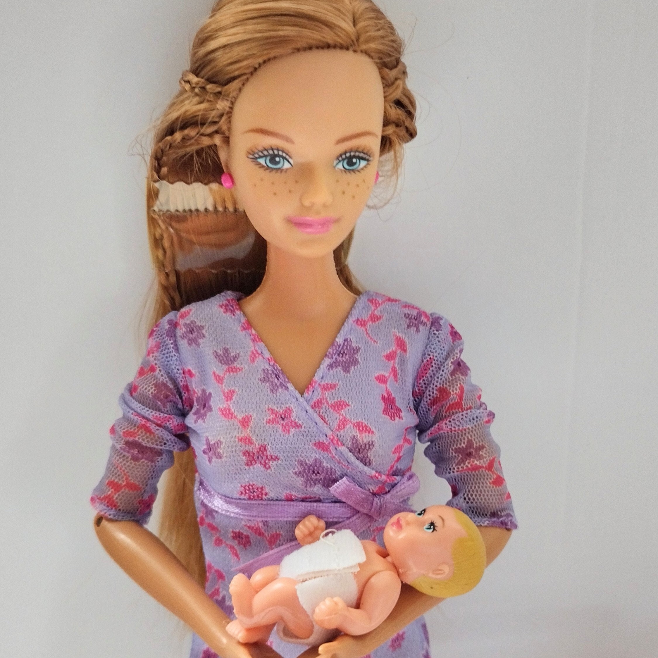 Happy Family Midge Barbie Pregnant Mattel 2002 with Baby without Belly Baby  Bed and Accessories Vintage