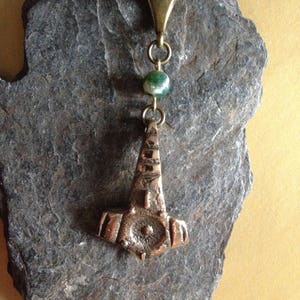 Pendentif bronze  Marteau de Thor avec perle en agate mousse