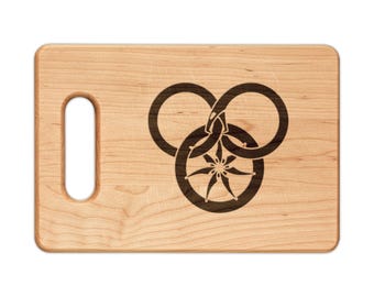 Tabla de cortar de madera grabada con la Rueda del Tiempo / Decoración de cocina de fantasía para el hogar