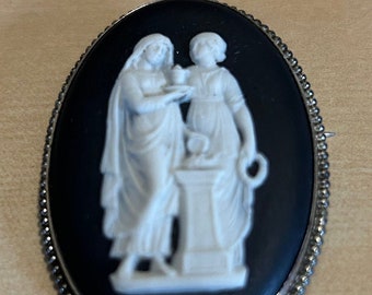 Authentic Wedgewood Brooch from the Edwardian era (early 1900s)