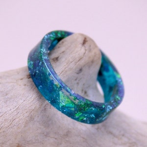 Handmade Epoxy Resin Ring: Sparkling Teal
