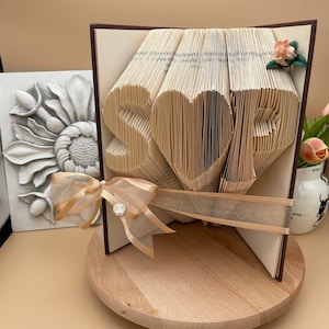 Iniziali e un cuore, romantico, biglietto di anniversario in carta, libro piegato