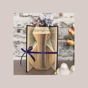 Bloemenvaas, Moederdagcadeau, gevouwen boek, geüpcycled kunst, origamipapier
