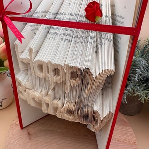 Fijne verjaardag, boeksculptuur, feestcadeau
