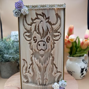 Vache des Highlands, Highlands écossais, bébé vache, art du livre plié, mariage, anniversaire du papier, art du livre coupé et pli
