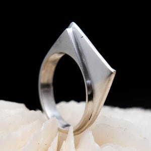 925 silver band ring, geometric satin and oxidized. Handcrafted, minimal and modern jewelry at Contemporary Jewelry