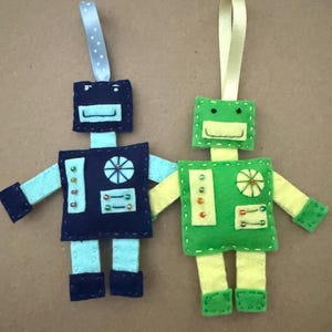 KIT - Make your own felt robot. Step by step instructions.