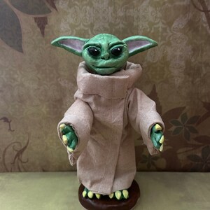 Escultura de arcilla polimérica OOAK - "Grogu" - Inspirada en la serie Mandalorian