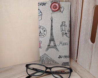 Etui à lunettes en tissu fait main. Fabriqué avec du tissu design Paris. Idéal pour les lunettes de lecture. Cadeau parfait pour la fête des mères.