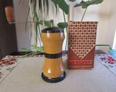 Vintage Coffee Grinder, Retro Coffee Mill, Old Pepper Mill, Plastic Grinder 1970s, Plastic Pepper Mill, Farmhouse Decor, Kitchen Appliance