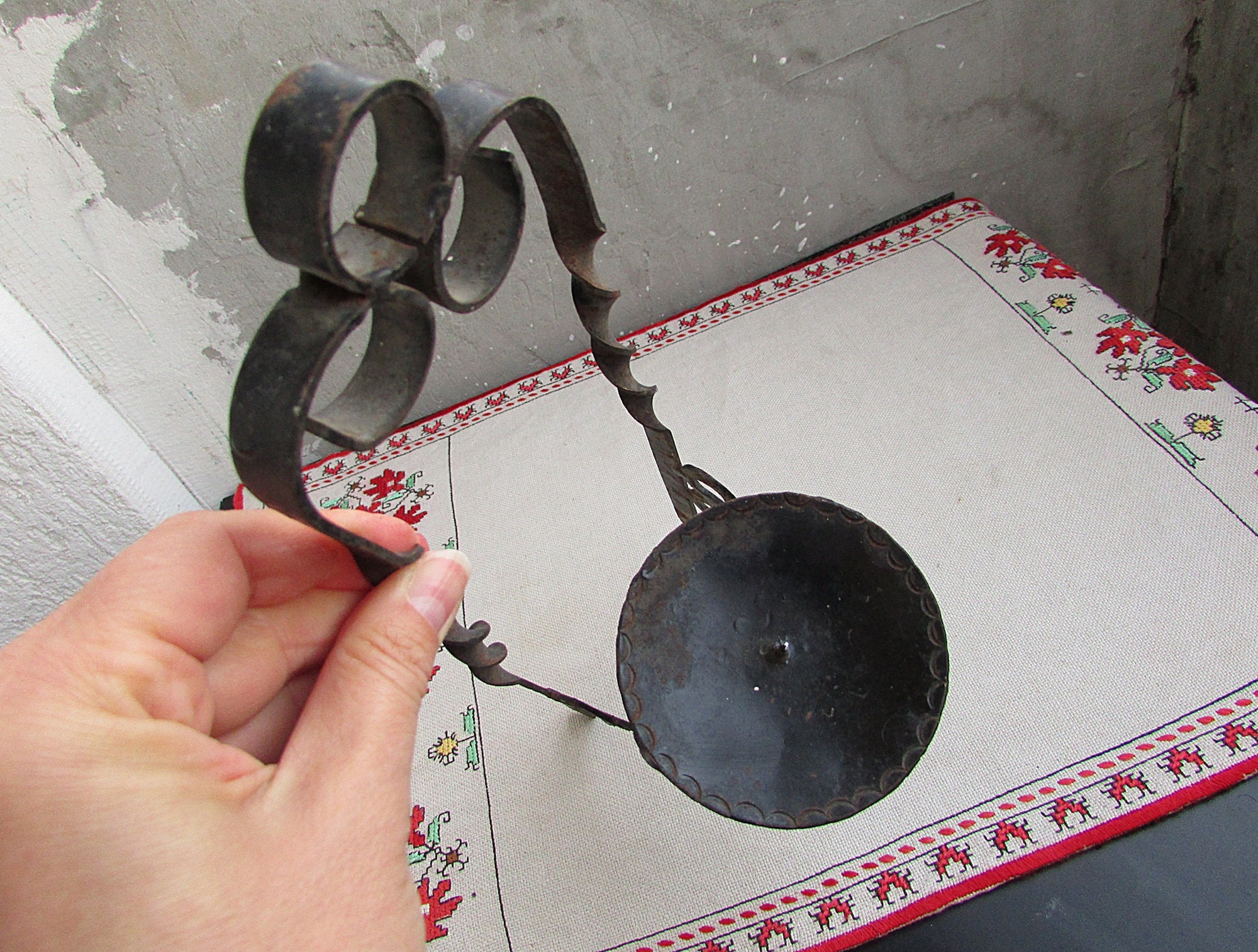 ヴィンテージ錬鉄製壁掛けキャンドルスタンド、素朴な70年代風装飾