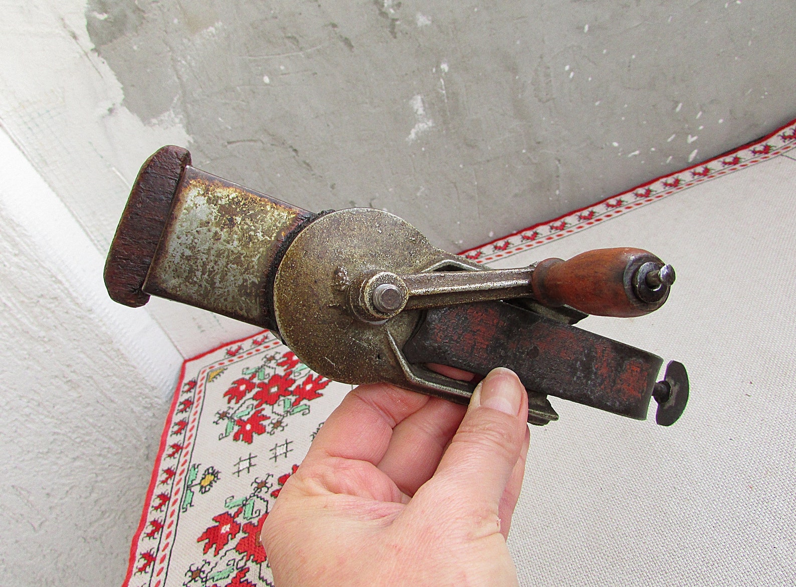 Vintage Walnut Table Grinder Retro Walnut Grinder Old Manual Etsy