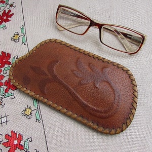 Vintage echte braun Leder Brille Fall, geprägt E-Patent Ledertasche, Retro Brillenhalter 1970er Jahre, Brillen Fall, Retro-Brille-Box