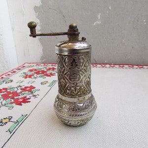 Vintage Brass Pepper Mill, Brass Pepper Grinder, Vintage Grinder Mill, Vintage Metal Peppermill, Vintage Pepper Grinder, Metal Mill