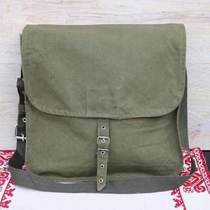 Sac en toile militaire vert des années 1970, havresac vintage, sac bandoulière militaire, vieux sac rétro, sac messager militaire, sac en toile d'école