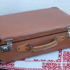 valise à bagages vintage des années 1950, étui en carton marron, valise de taille moyenne, étui de rangement, vieux bagages, bagage de voyage, étui à collectionner