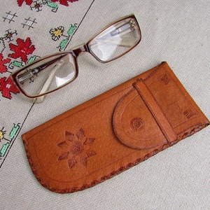 Custodia vintage in pelle marrone marrone, custodia in pelle verniciata goffrata #2, porta occhiali retrò anni '70, custodia occhiali, scatola occhiali retrò