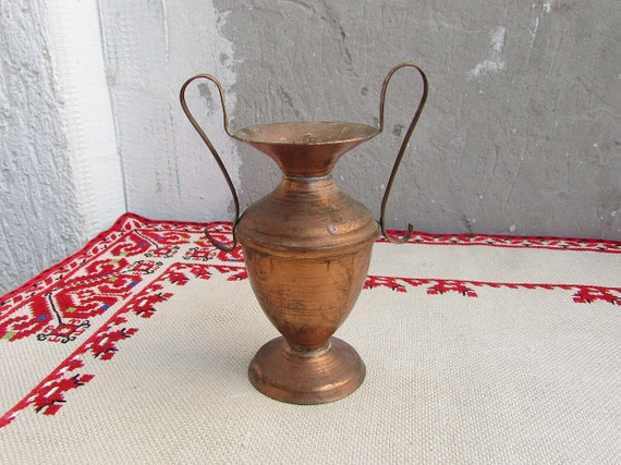 装飾的な金属製水差し