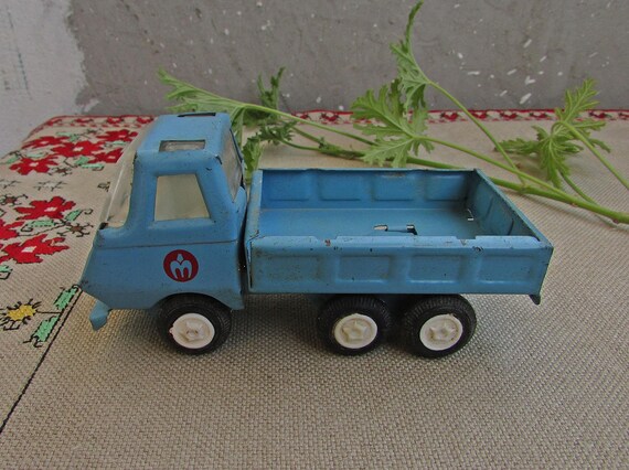 small dump truck toy