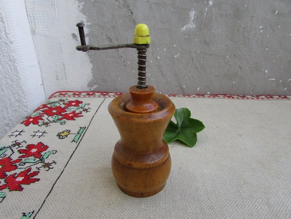 Vintage Small Pepper Mill Wooden Pepper Grinder 2 Vintage 