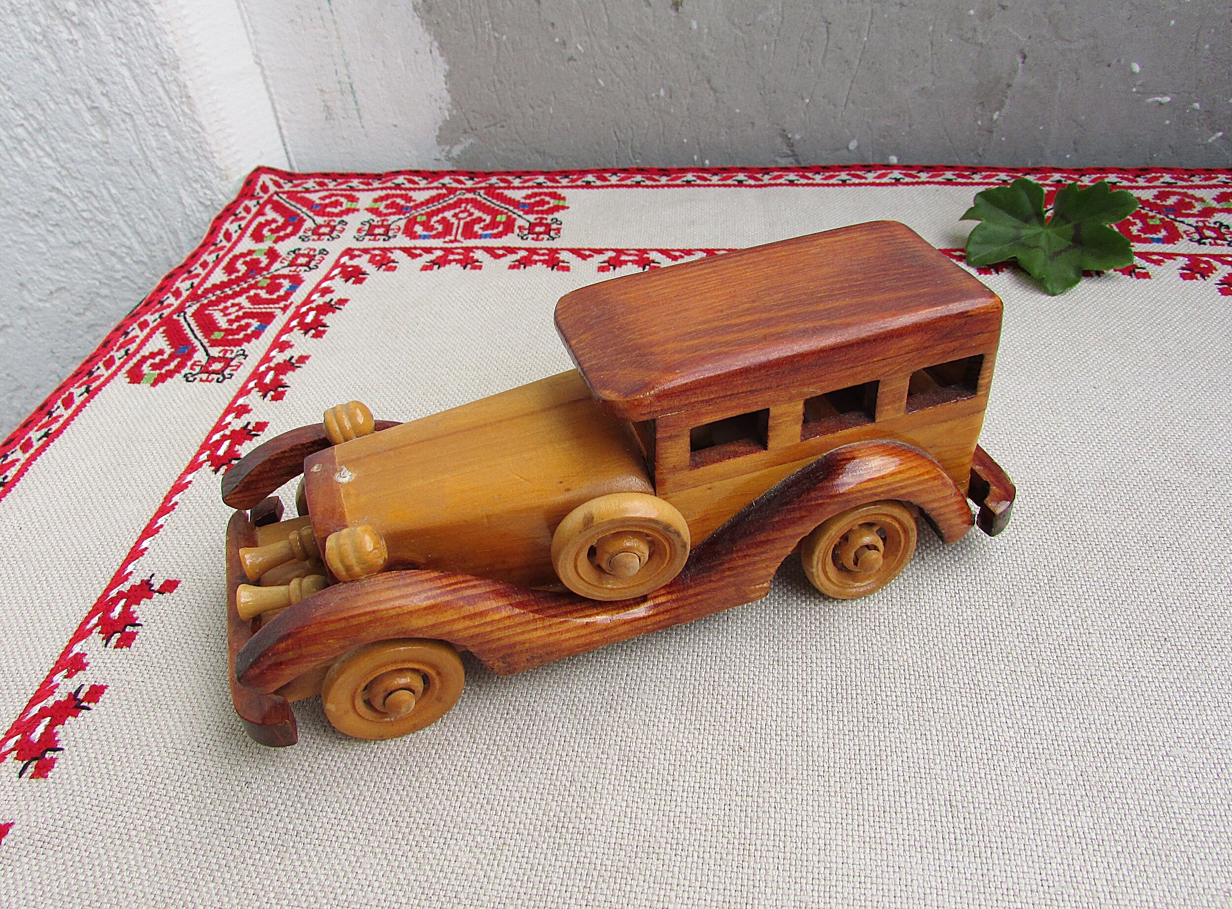 Holz Auto Limousine alt antik Dekoration Spielzeug Oldtimer Wooden car old  toy