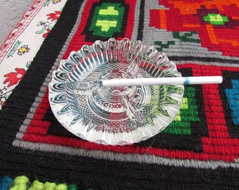 Cinzeiro vintage de vidro transparente: estilo retrô para doces e tabaco.