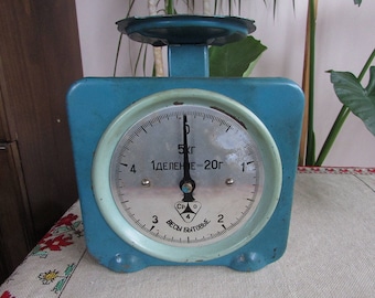 Vintage Metal cocina escala de pesaje, escala rústica de la Rusia soviética, escalas de cocina de la URSS, escala de condición de trabajo, escala eslava antigua