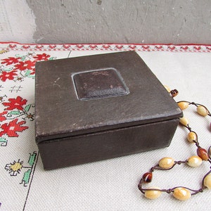 Portagioie vintage in pelle verniciata anni '60, portagioie in vera pelle lavorata n. 2, scatola in pelle fatta a mano, scatola dei ricordi in vera pelle, idea regalo