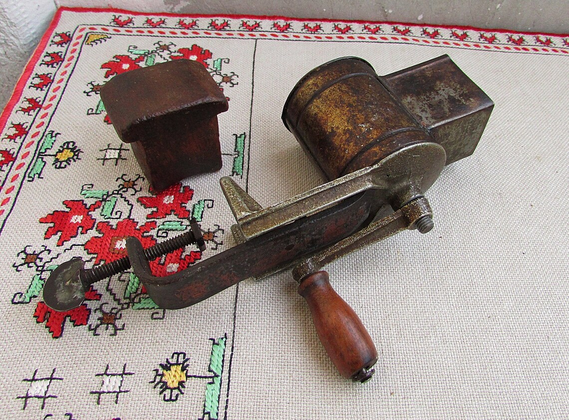 Vintage Walnut Table Grinder Retro Walnut Grinder Old Manual Etsy