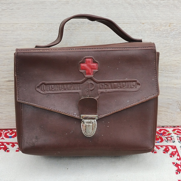 Vintage Medical First Aid Kit for Car, Emergency Medical Help, Leather Doctor Bag, Red Cross, 70s Medical Bag, Vintage Medicine Chest