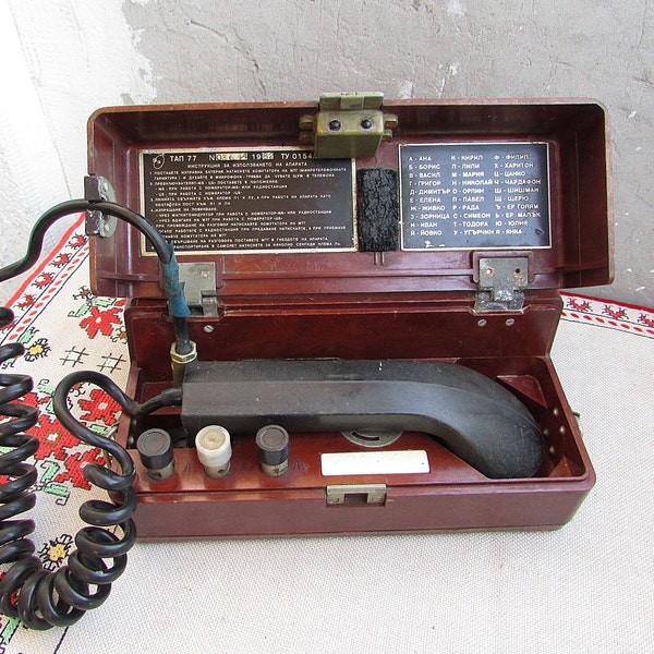 Téléphone vintage TAP 77, téléphone de campagne militaire, téléphone de campagne de l'armée, téléphone militaire avec étui en bakélite, objet de collection