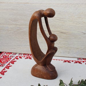 Vintage Wooden Figurine of Mother&#39;s Hug, Hand Carved Wooden Art Figure of Embrace, Hand Carved Woman Child Figurine, Handmade Wood Sculpture