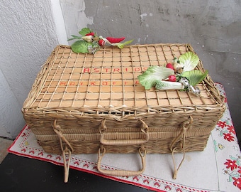 Vintage Woven Wicker Picnic Basket Suitcase with Lid