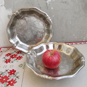 Two Vintage Silver Color Bowls, Set of Two Metal Fruit Bowls, Trinket Bowls, Candy Fruit Dish, Decorative Silver Tone Engraved Bowls