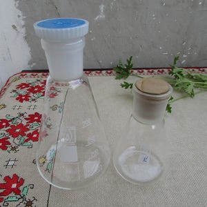 Set von 2 Vintage Flaschen Glas Jenaer Glas, Labor Glas, Chemie Glasbecher, Volumetric Kolben, Labor deutsche Glas