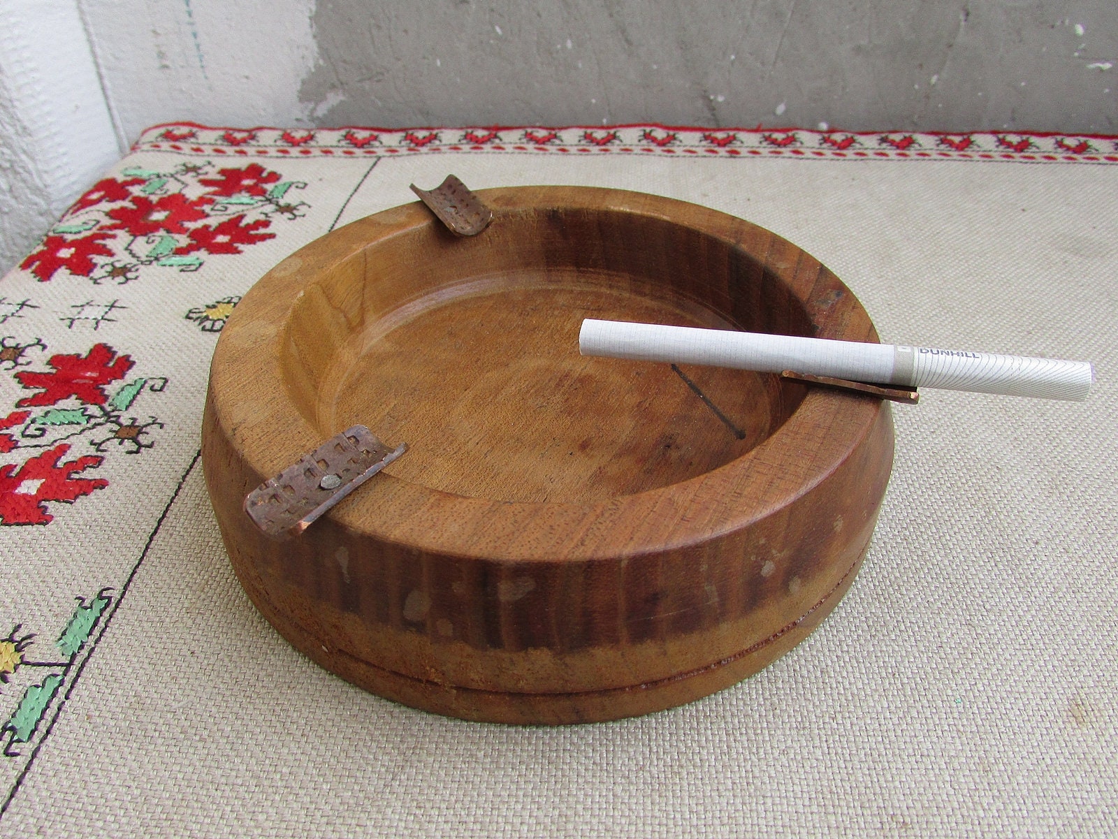 ヴィンテージ木製灰皿、手作りタバコ灰皿、手回し灰皿、巨大な木製灰皿