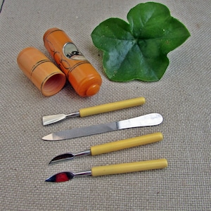 Vintage Portable Manicure Kit 1970’s, Mini Manicure Set 4 Parts in Bakelite Box #2, Travel Manicure Set, Pocket Size Bakelite Manicure Kit