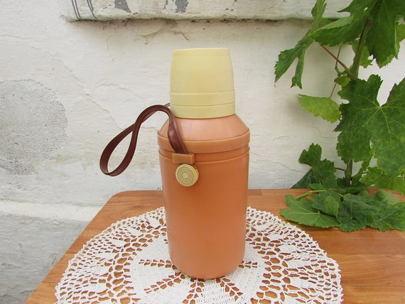 Vintage Plastic Thermos, Old Travel Thermos for Cold and Hot Drinks, Coffee  Tea Thermos, Camping Equipment, Retro Collectible Thermos -  Hong Kong