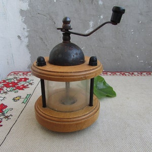 Jahrgang Pfeffermühle, Holz, Kunststoff und Metall Pfeffermühle, Jahrgang Grinder Mühle, Jahrgang Holz Pfeffermühle, hölzerne Mühle, Pfeffermühle