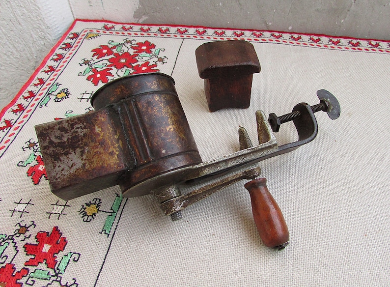 Vintage Walnut Table Grinder Retro Walnut Grinder Old Manual Etsy