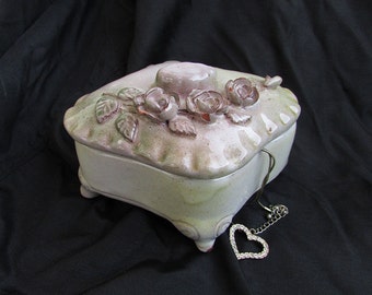 Vintage Ceramic Jewelry Box, Floral Decoration, Keepsake Trinket