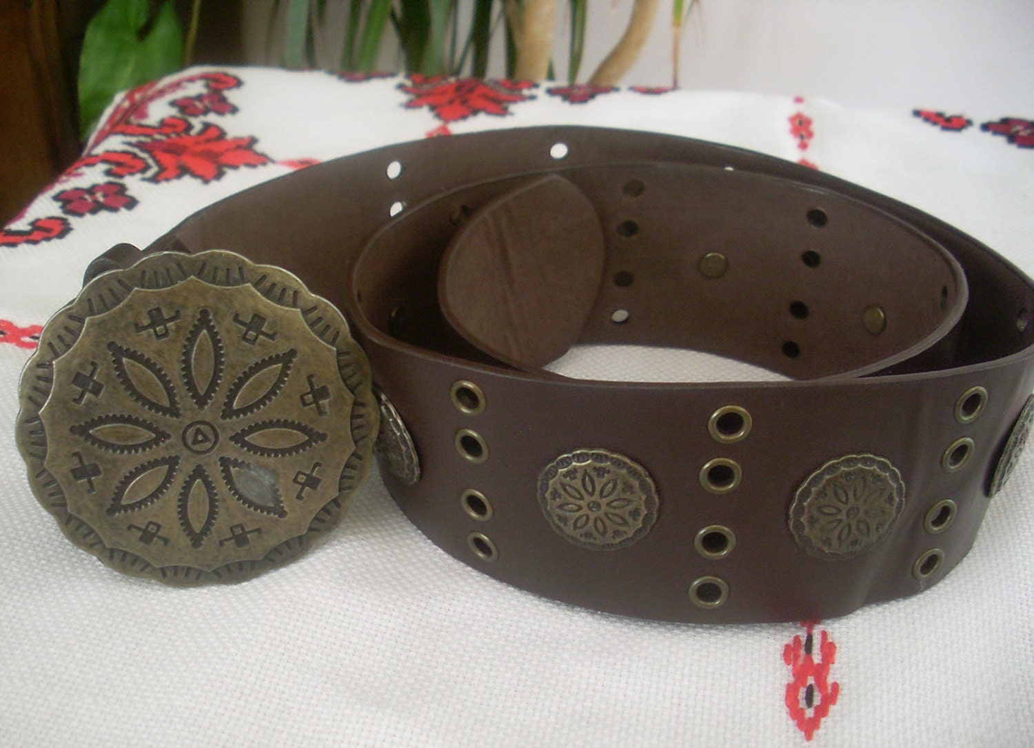 Vintage Brown Faux Leather Belt With Brass Buckle: Boho  display picture 2