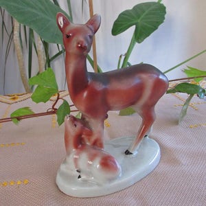Vintage Art Deco Porcelain Figurine Roe & Fawn, Figurine Mother and Baby Deer, Animal Figurine, Porcelain Sculpture, Showcases Collectible